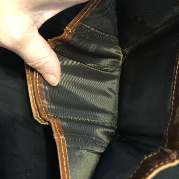 Leather Tri-Fold Wallet - Picture 7 of 7